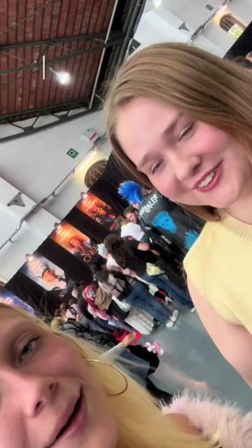 @Kimberley (FANGIRL)