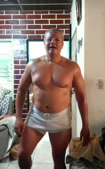 @HotMatureDaddy