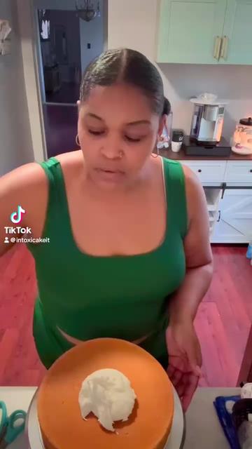 @Intoxicakeit