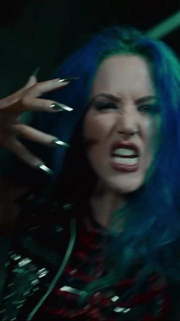 @Alissa White-Gluz