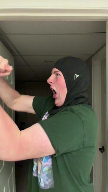 @FreakyAhCousin