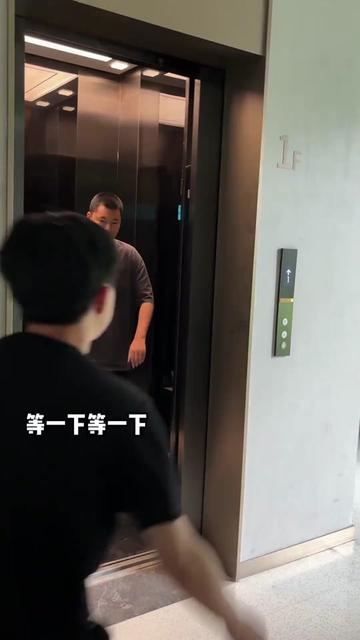 @钱万万