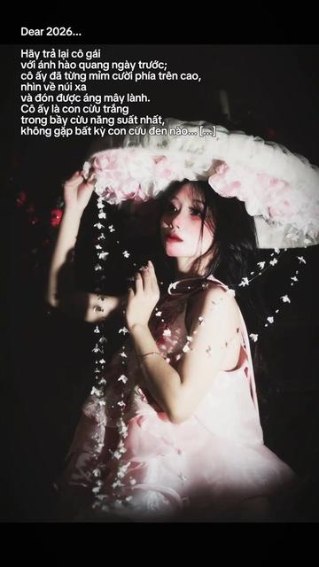 @mèo nhỏ ôm cuộn len