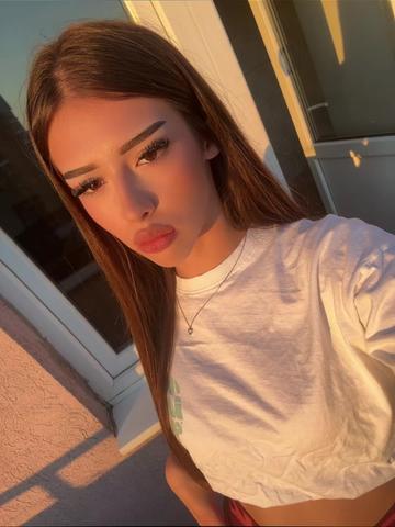 @𝐢𝐯𝐨𝐧𝐢𝐜𝐚
