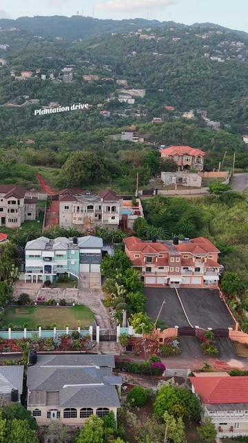 @REAL ESTATES AND ESCAPADEZ