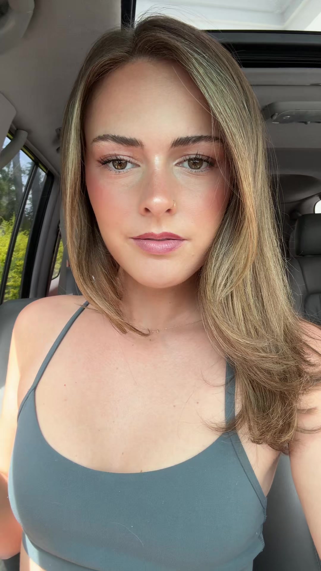 @🧍🏼‍♀️