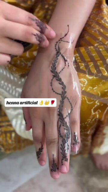 @Fyana Henna Art🇹🇳
