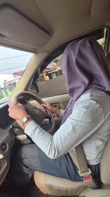 @Guru mengemudi | Helmi