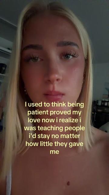 @theelliebarker
