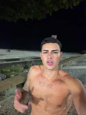 @Brando23