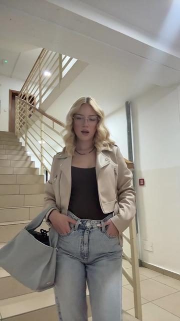 @𝒜.𝒱.