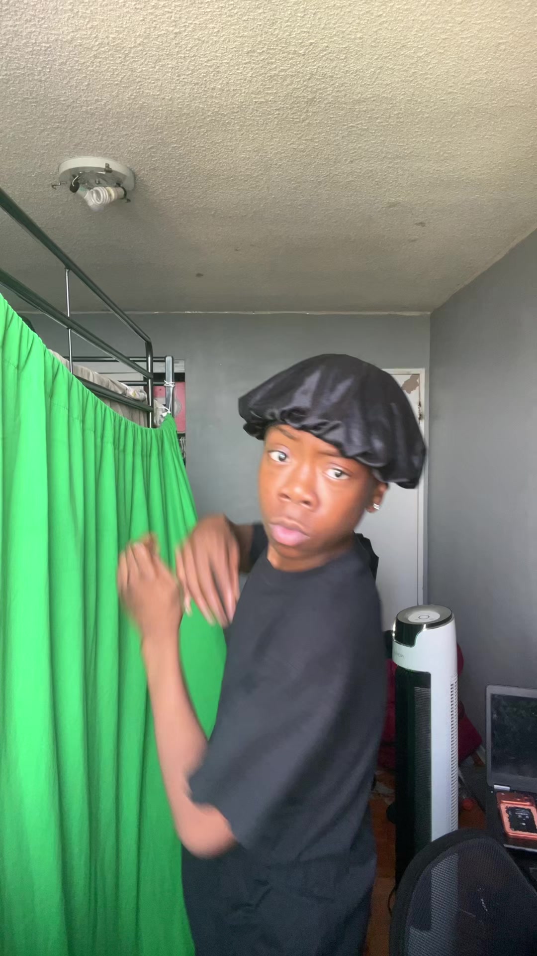 @☮️