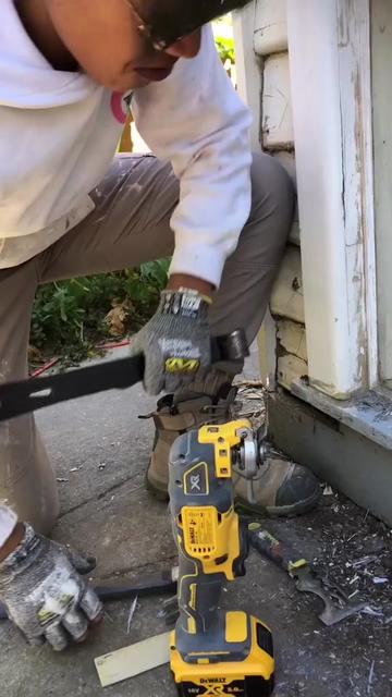 @womeninwhitepainters