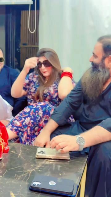 @عائشہ بٹ آفیشل