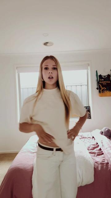 @𝐄𝐋𝐀𝐈𝐍𝐀 𝐁𝐔𝐑𝐆𝐈𝐍