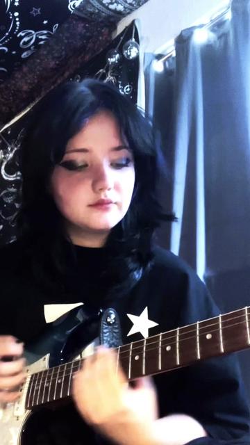 @Julez 🙀 🎸