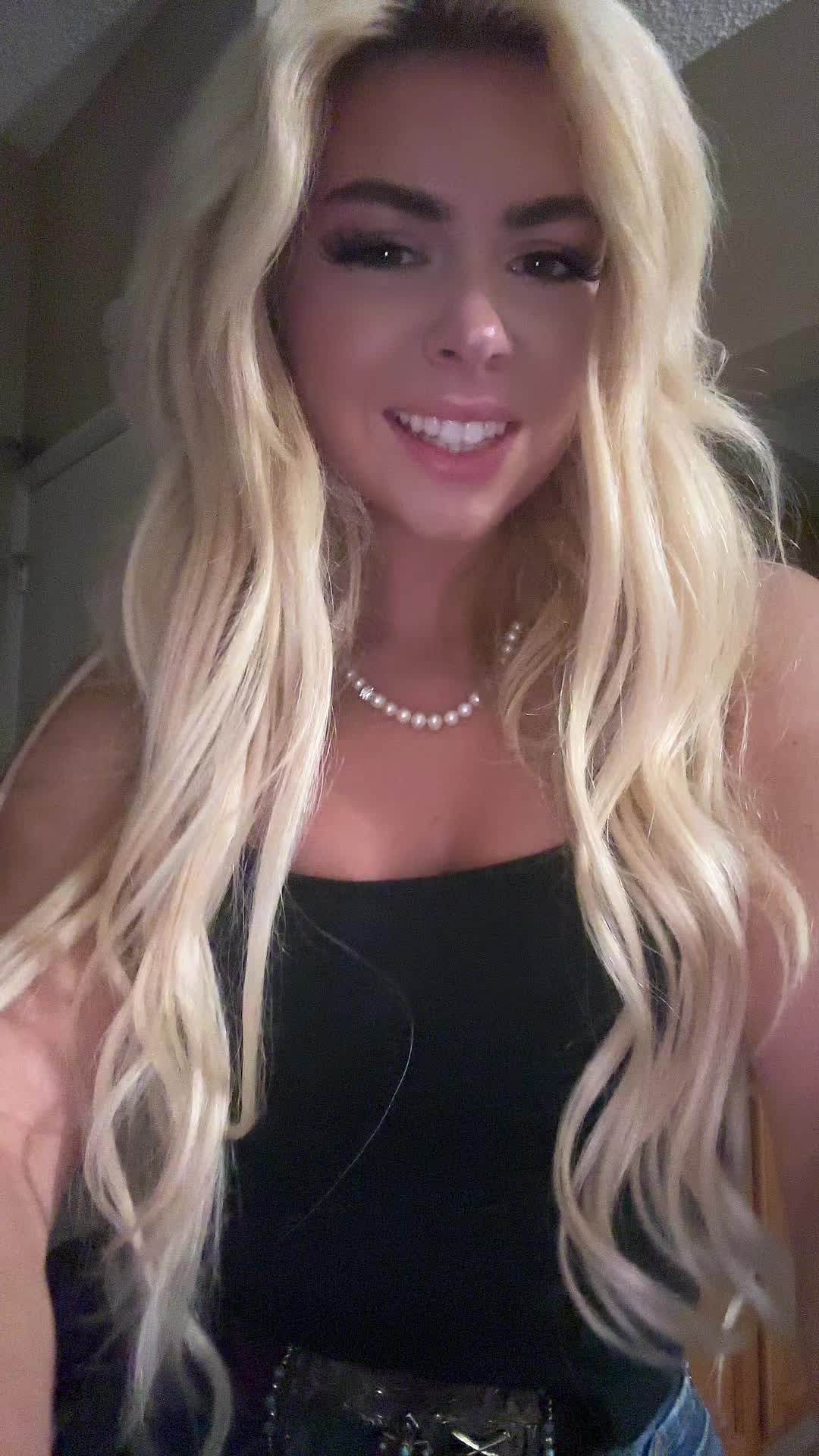 @Valianna Rose