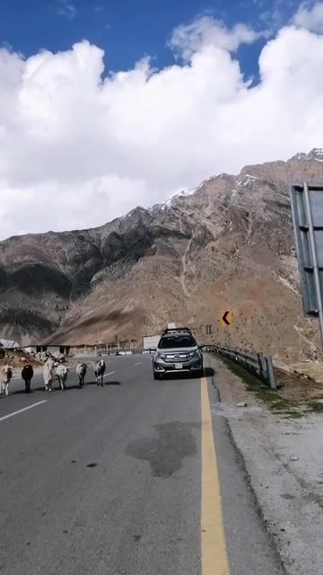 @Travel_with_Waqas