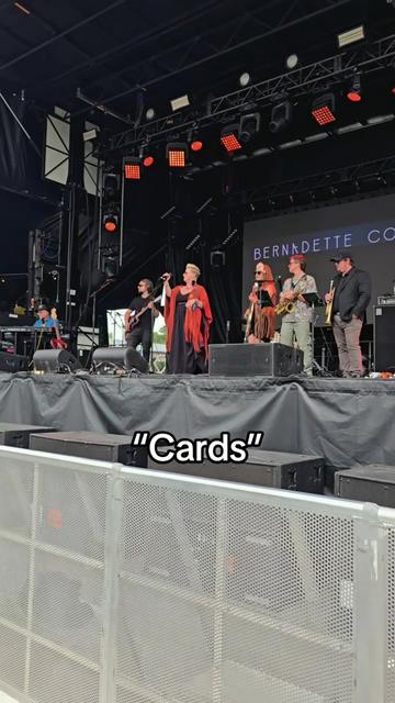 @🇨🇦 Bernadette Connors