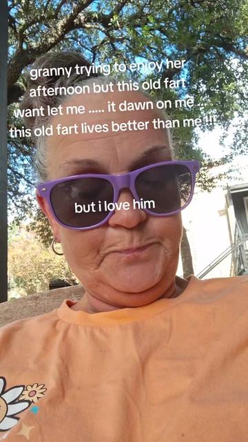 @granny at kitchen table 🎼🎵❌️