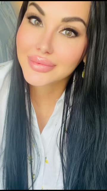 @AuthorHolliAnnDeClemente