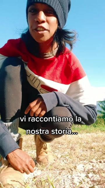 @La ragazza dal cane nero
