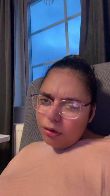 @QueenRana