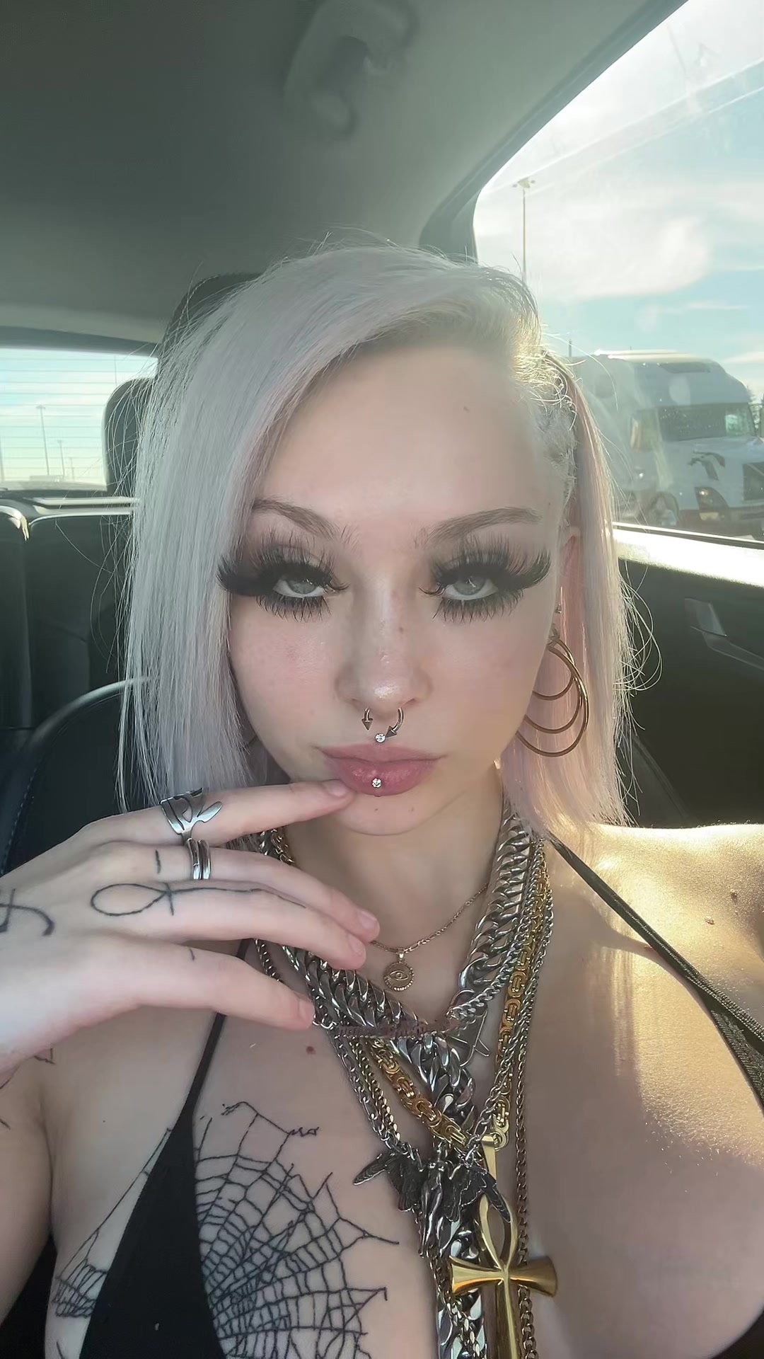 @2pretty4ademon
