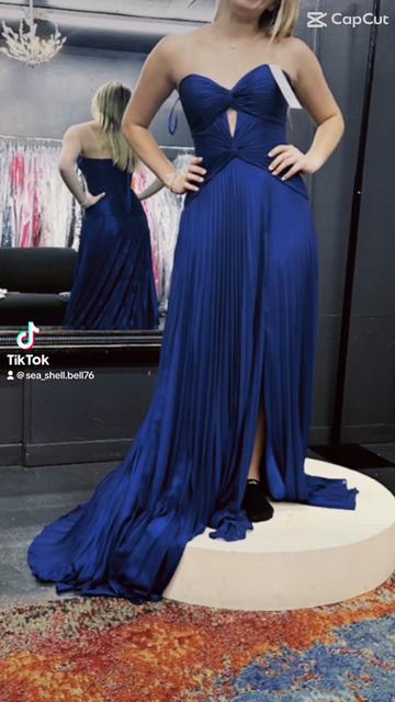 @27 Dresses Designer & Consign