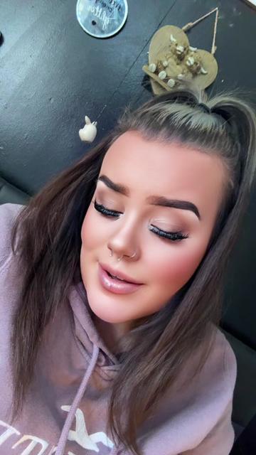 @Hollie🏳️🌈
