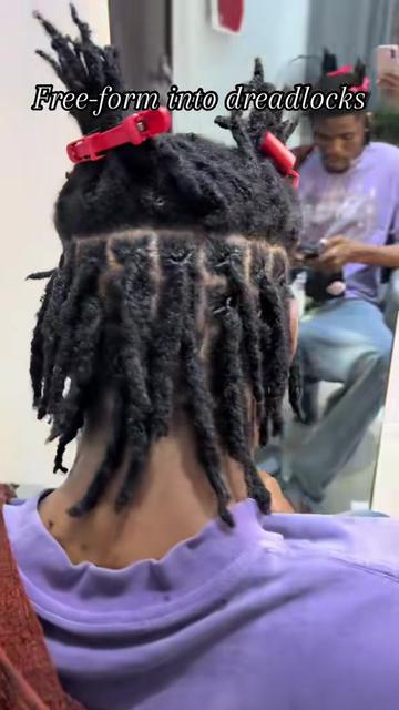 @FEMALE BARBER/LOCTICIAN IN LAG