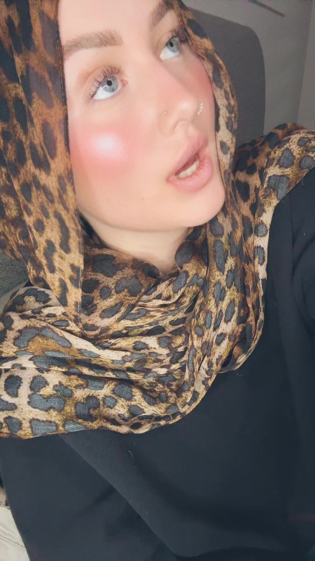 @mynameeisella