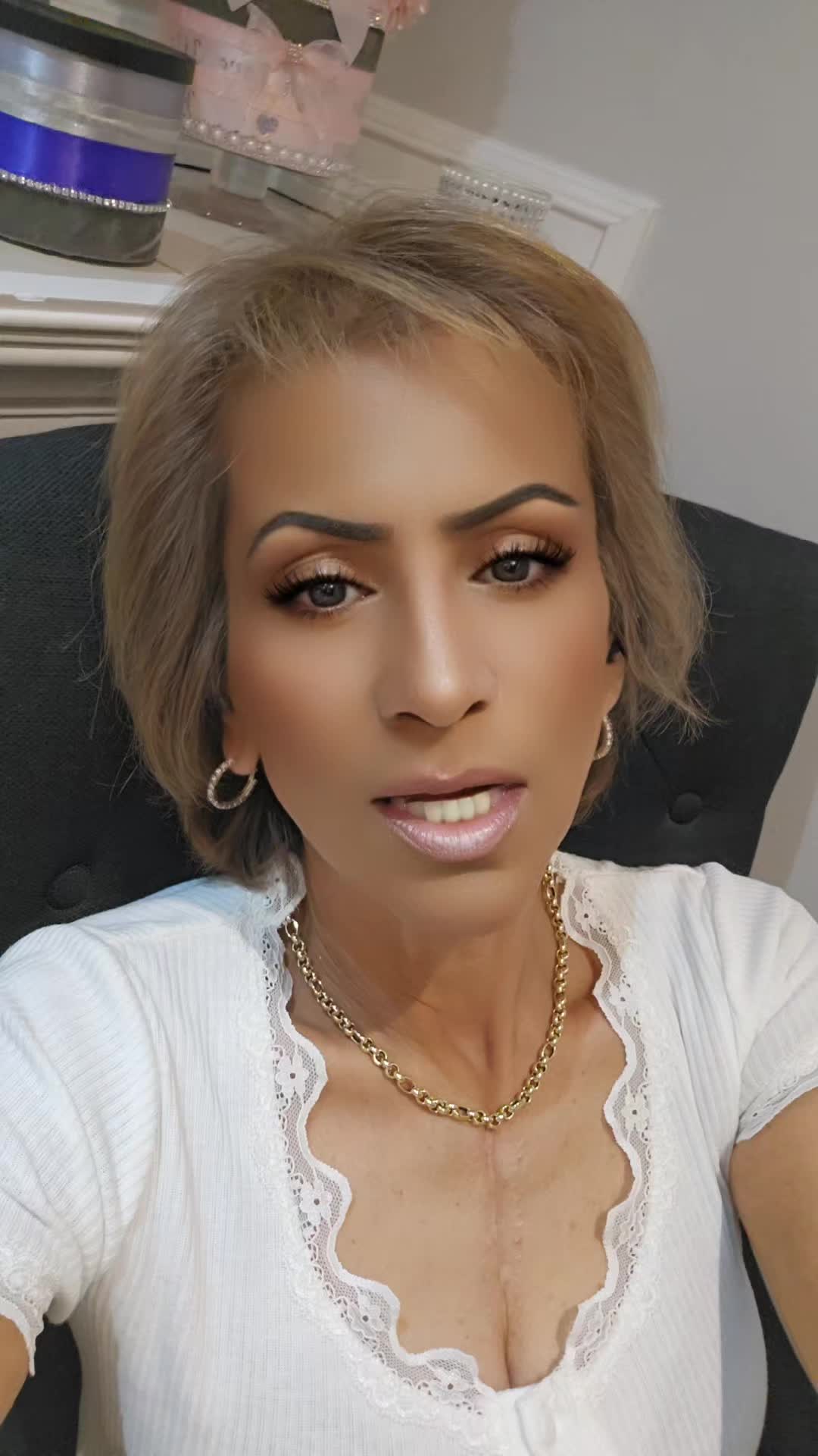 @Dee