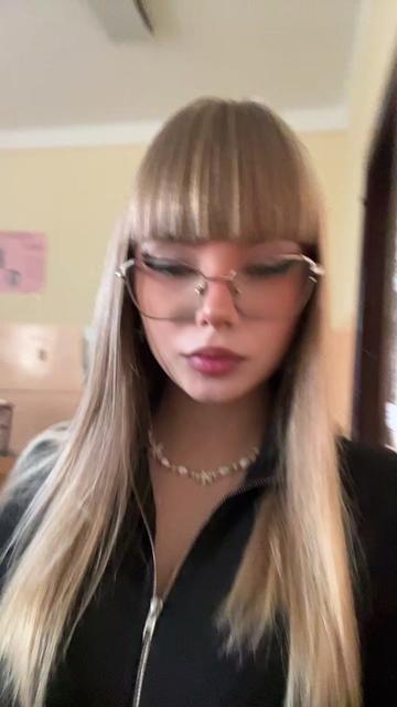 @comi