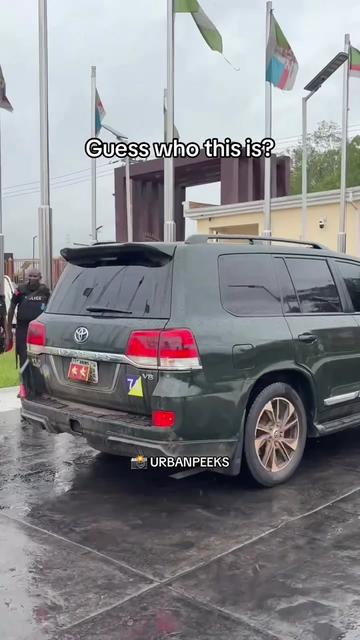 @UrbanPeeks