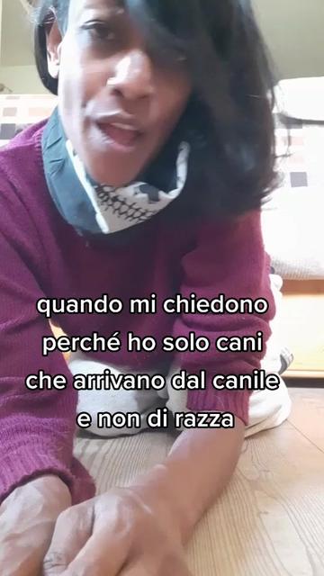 @La ragazza dal cane nero