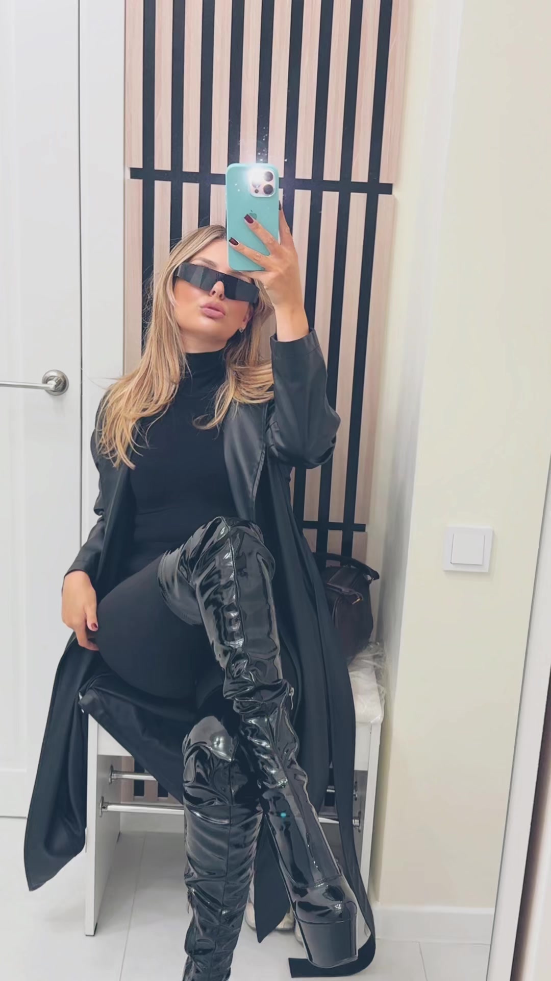 @LARISA LORI 👠👑