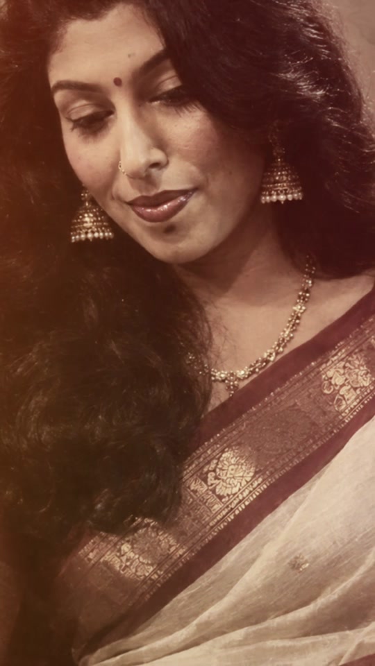 @Tharshi🖤❤️