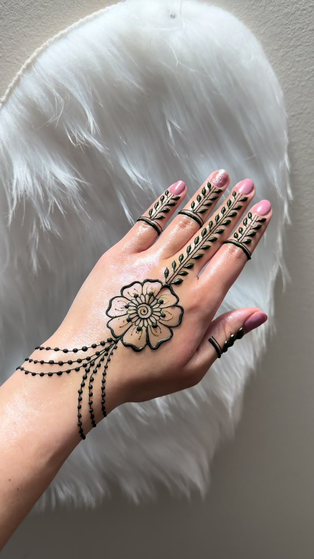 @charmsofmehandi