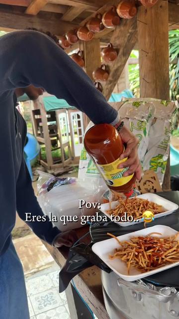 @laura_ari