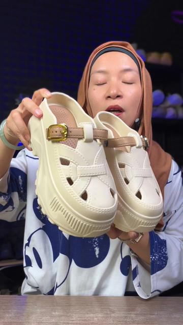 @LELI si paling TAS dan SANDAL