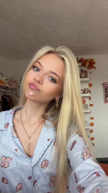 @𝐜𝐡𝐥𝐨𝐞́🍸