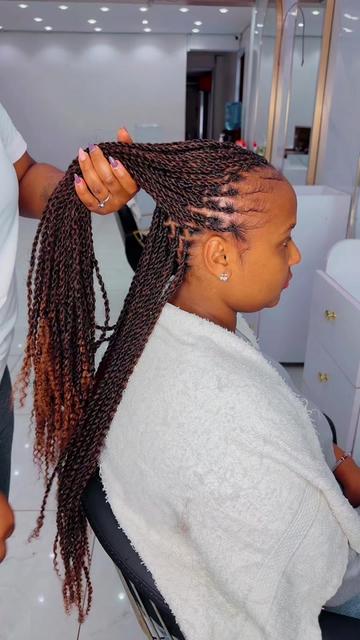 @GEECURLY SALON