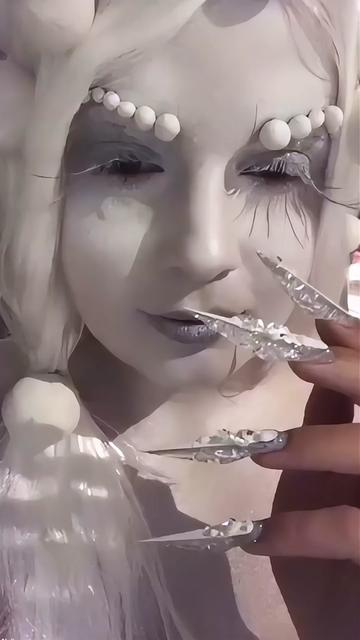 @ViolaViolett_NailArtist