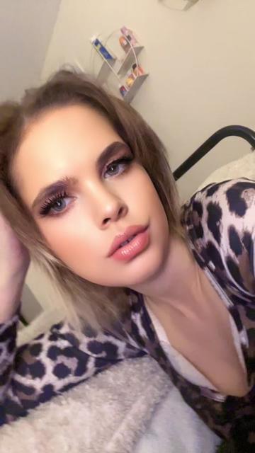 @Charlotte Watson24