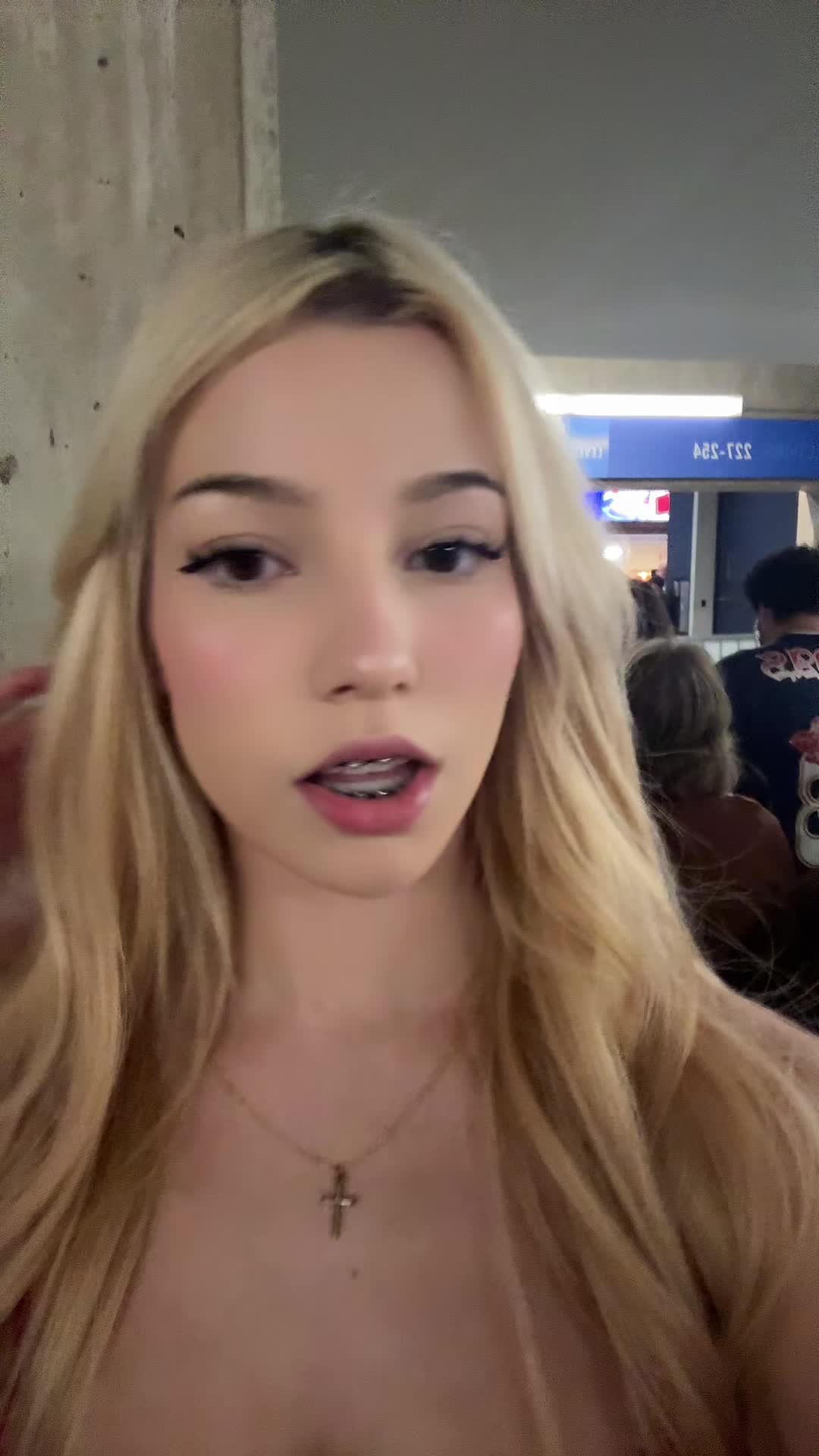 @angiedemko1