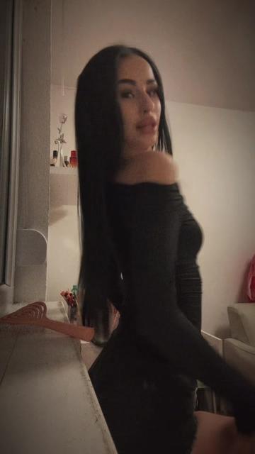 @laariisa27