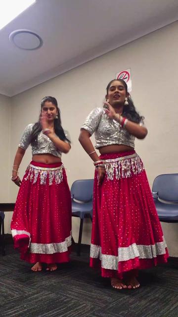 @itsvithia