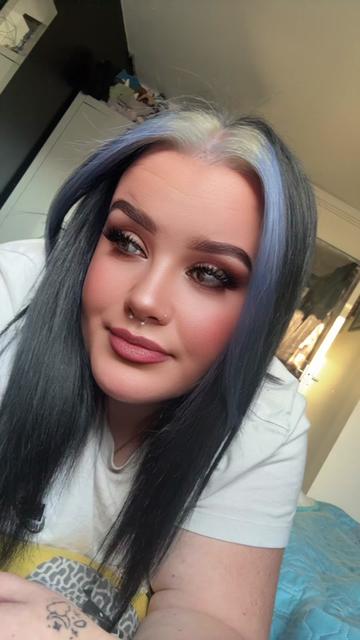 @Hollie🏳️🌈