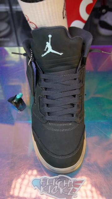 @Lacedsneaker